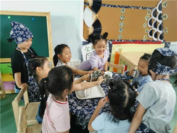 双岗幼儿园教育集团（逍然居分园）：欢迎来到“听雨轩茶馆”