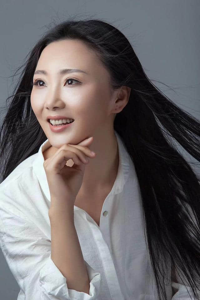 华语歌手鸿雁最新单曲专辑《美人如花》全网上线