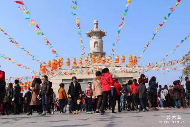 同安梅山寺元宵灯会：3000盏手工花灯照亮千年古刹