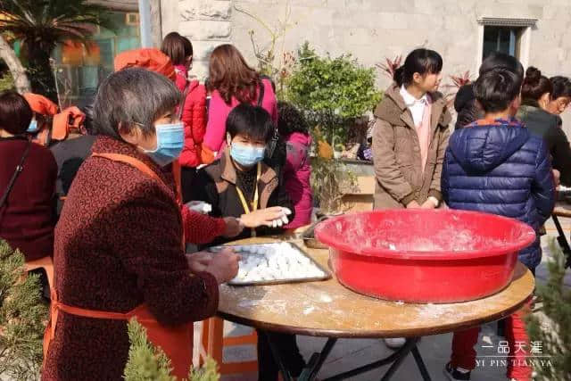 同安梅山寺元宵灯会：3000盏手工花灯照亮千年古刹