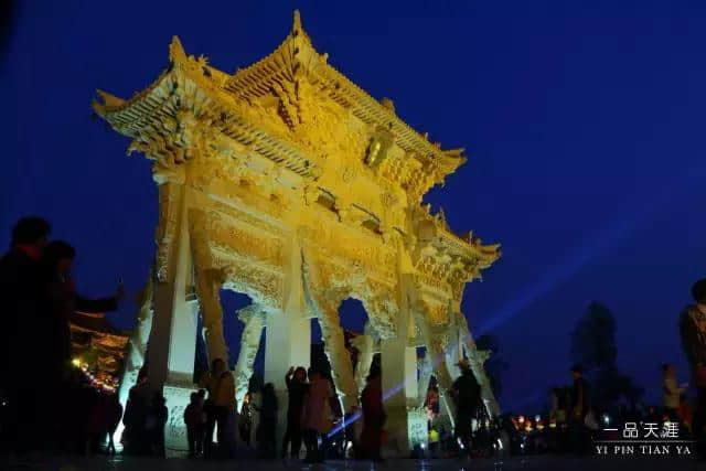 同安梅山寺元宵灯会：3000盏手工花灯照亮千年古刹