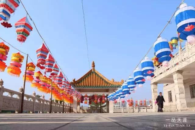 同安梅山寺元宵灯会：3000盏手工花灯照亮千年古刹