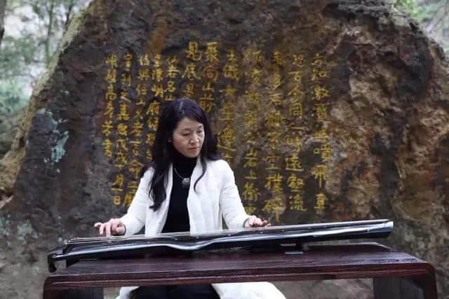 美到窒息！这场“旅行”刷爆朋友圈：念一抹女儿绿，在梅雨潭等你