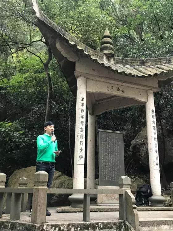 美到窒息！这场“旅行”刷爆朋友圈：念一抹女儿绿，在梅雨潭等你