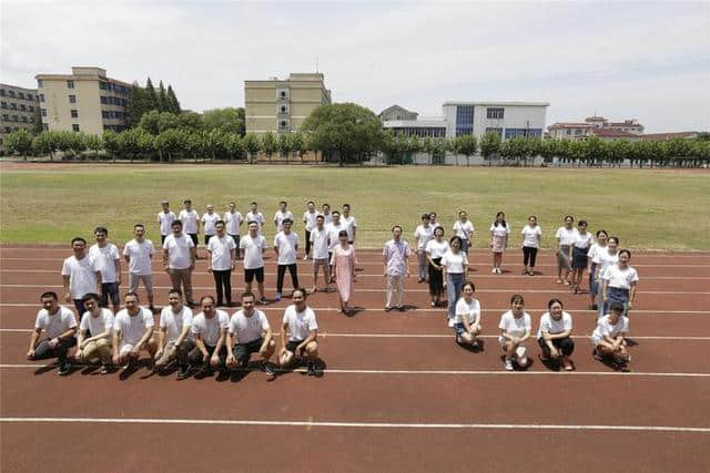 金华一个班成就了5对 同学会被几十万人点赞