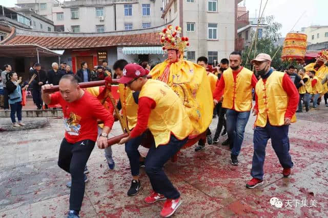 赏灯赏月赏美人！昨晚，半个厦门的人挤爆梅山寺...航拍美爆！