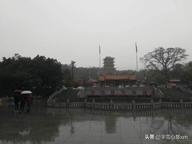 杜鹃花开的季节----雨中游同安梵天寺、梅山寺