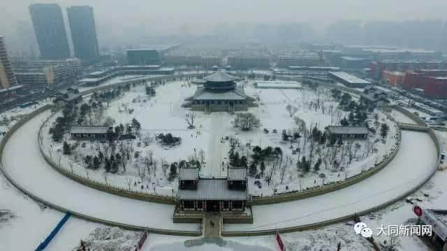 漫天风雪下的古都新春是怎样一场嘉年华？航拍雪景、风雪灯会，还有路人甲……