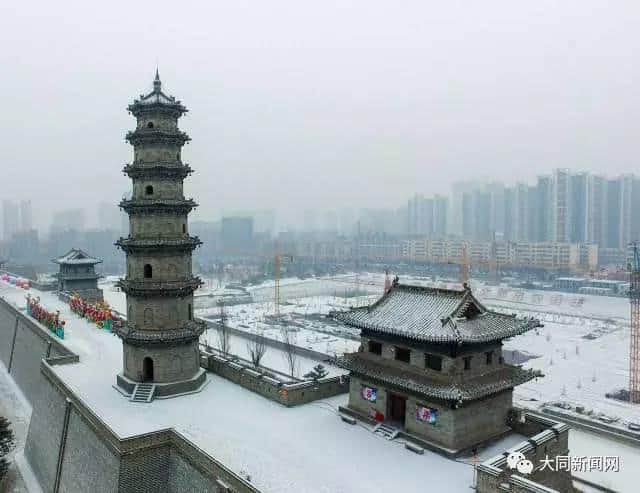 漫天风雪下的古都新春是怎样一场嘉年华？航拍雪景、风雪灯会，还有路人甲……