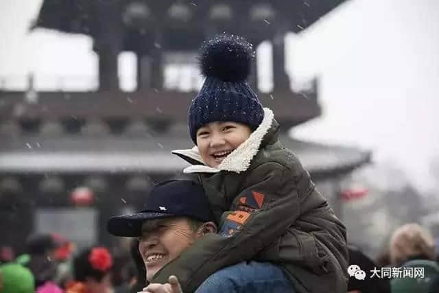 漫天风雪下的古都新春是怎样一场嘉年华？航拍雪景、风雪灯会，还有路人甲……