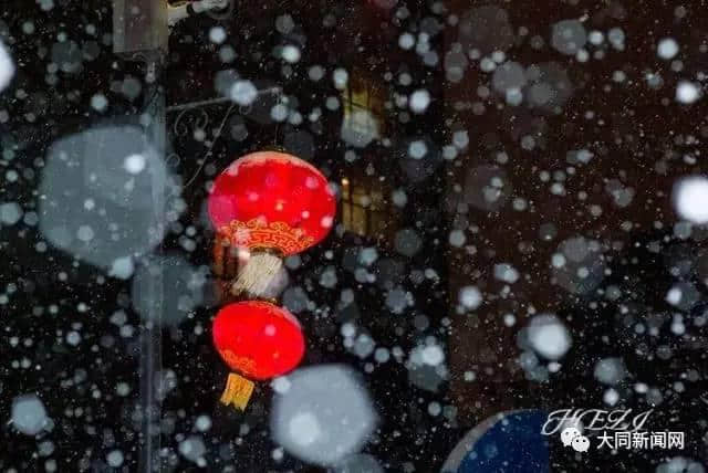 漫天风雪下的古都新春是怎样一场嘉年华？航拍雪景、风雪灯会，还有路人甲……