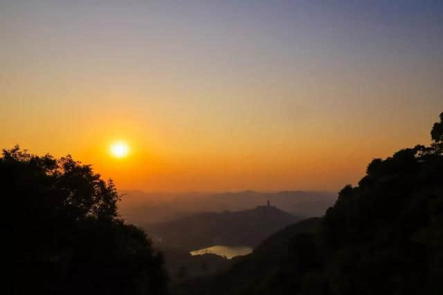 金秋意浓恰此时，东莞观音山邀请您欣赏秋日美景