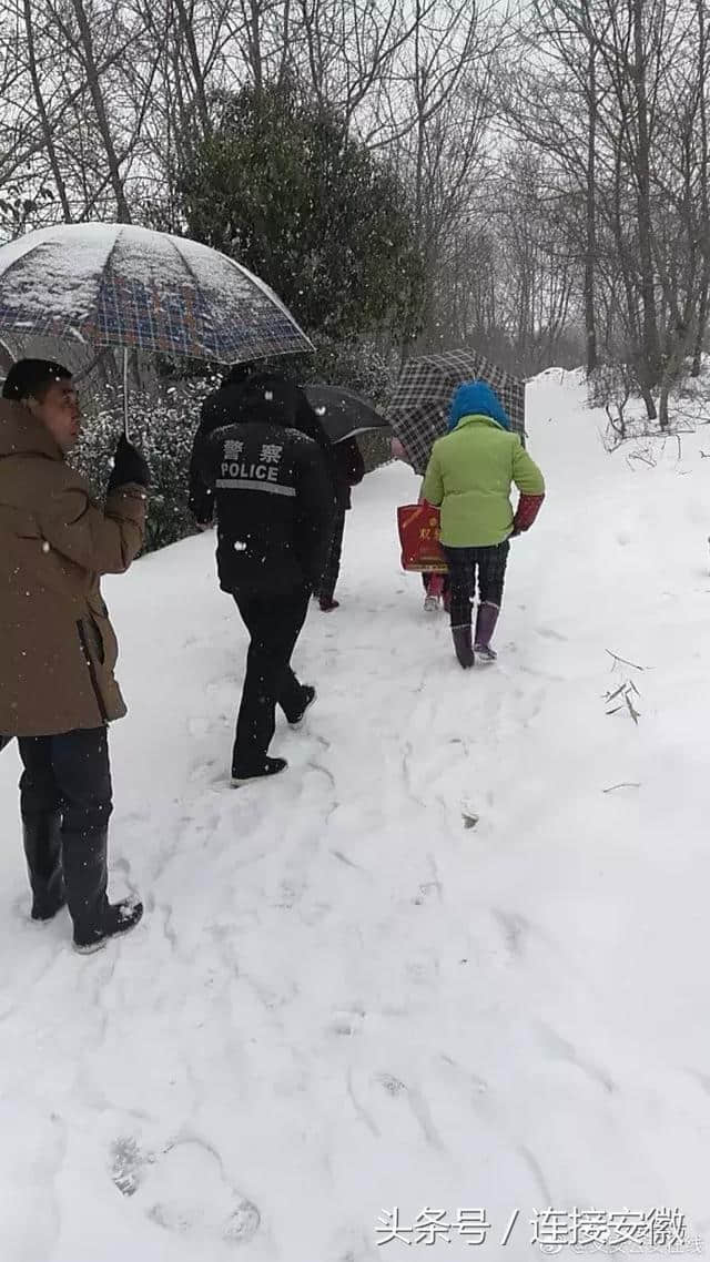 抗击暴雪｜漫天风雪中，铜陵的这群硬汉正为你负重前行！