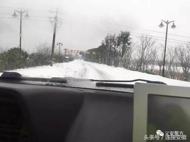 抗击暴雪｜漫天风雪中，铜陵的这群硬汉正为你负重前行！