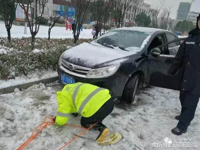 抗击暴雪｜漫天风雪中，铜陵的这群硬汉正为你负重前行！