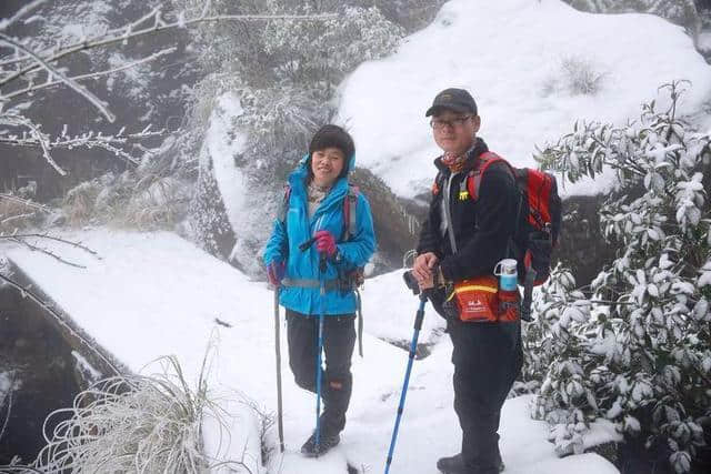 红装素裹踏雪行 自虐徒穿任平生