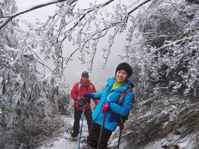 红装素裹踏雪行 自虐徒穿任平生