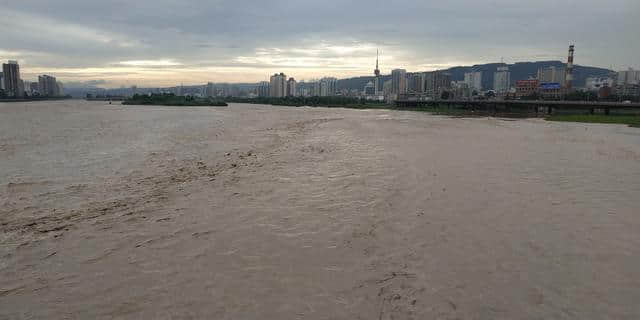 陕西宝鸡今日现云横秦岭美景