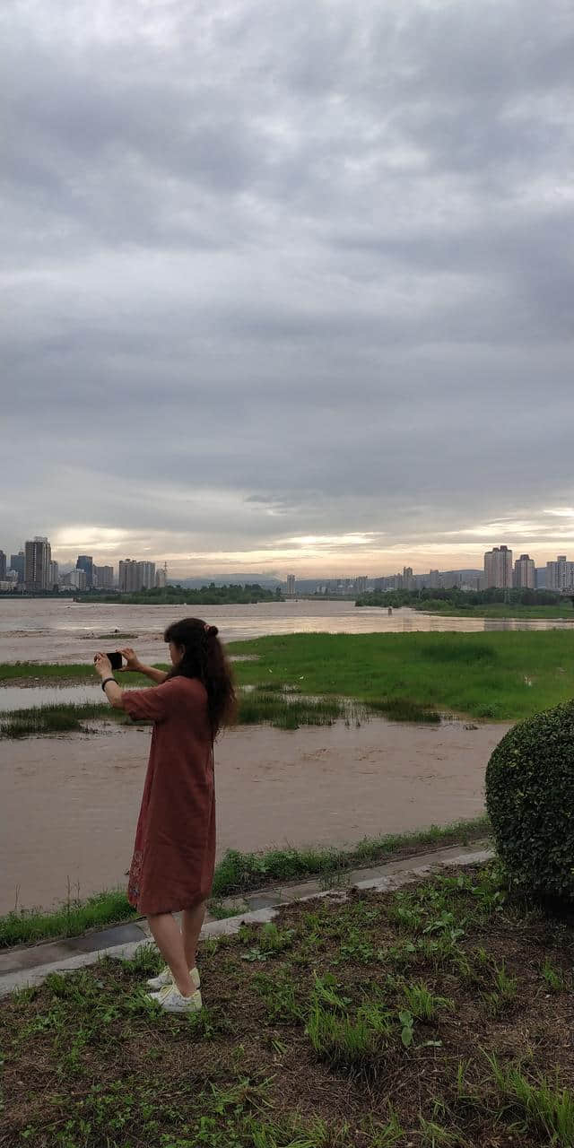 陕西宝鸡今日现云横秦岭美景