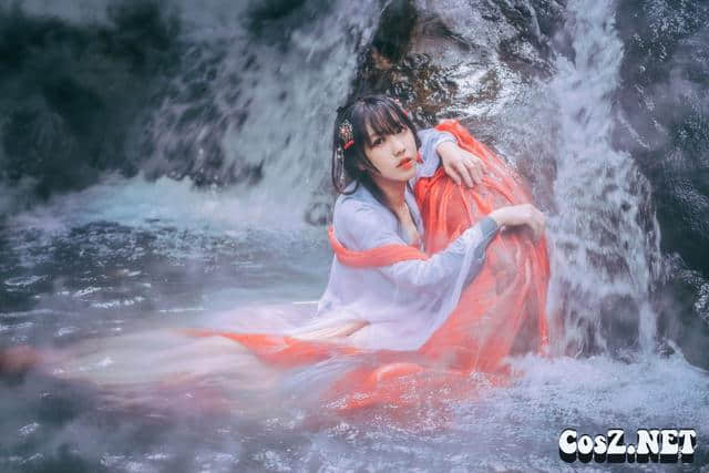 《汉服古装COS》云青青兮欲雨，水淡淡兮生烟仙女一样的小姐姐！