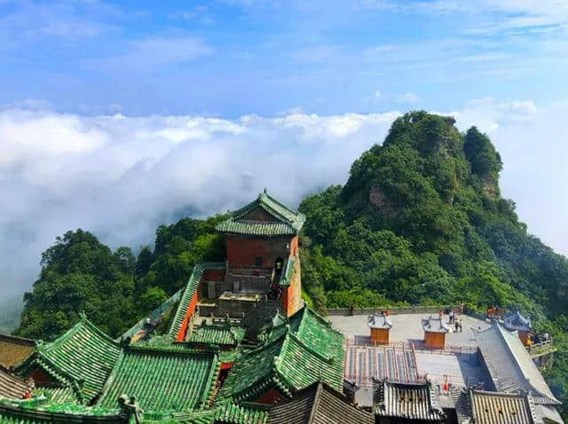 寻道武当山，道在云海间