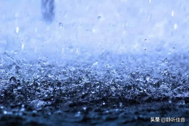 10首关于雨的唯美纯音乐，看窗外雨打芭蕉，听屋内余音绕梁