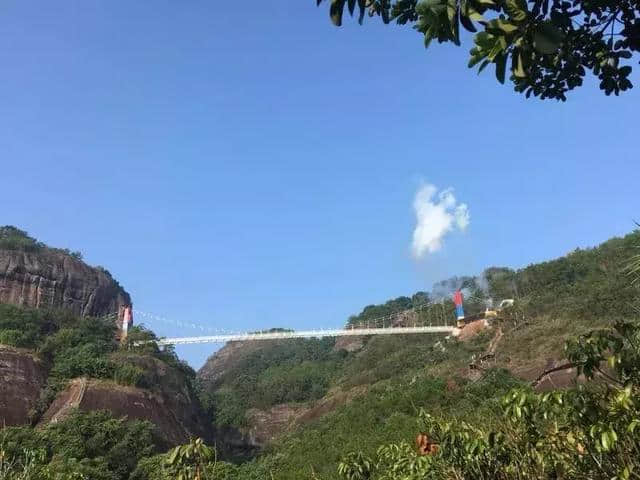 河源越王山“飞云渡”玻璃桥、空中玻璃滑道、空中漂流一天游