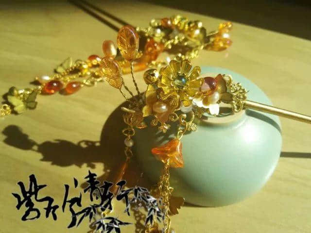 云鬓花颜金步摇，巧手簪娘今何在？