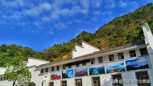 秋登龟峰山 漫步云海间