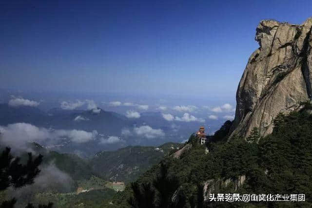 秋登龟峰山 漫步云海间