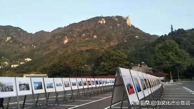 秋登龟峰山 漫步云海间