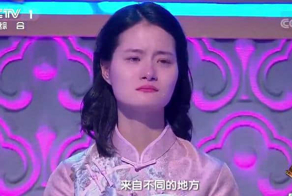 中国诗词大会：文艺委员一首歌，令人伤感落泪，董卿的话又好暖！