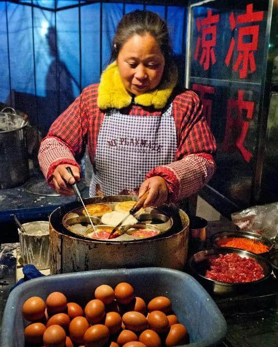 日落之后的十分夜色，妇女也有权顶五分