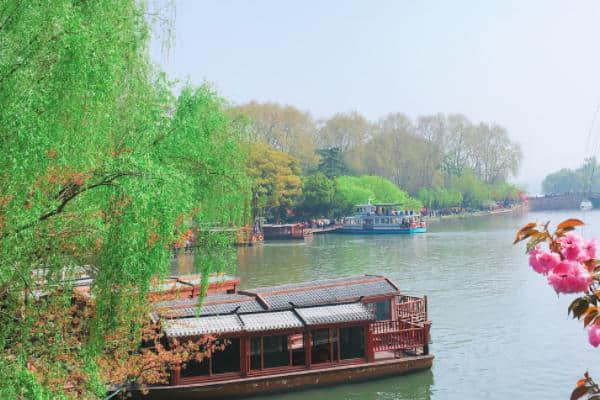 行走在杭州：杭州西湖十景之一：苏堤春晓