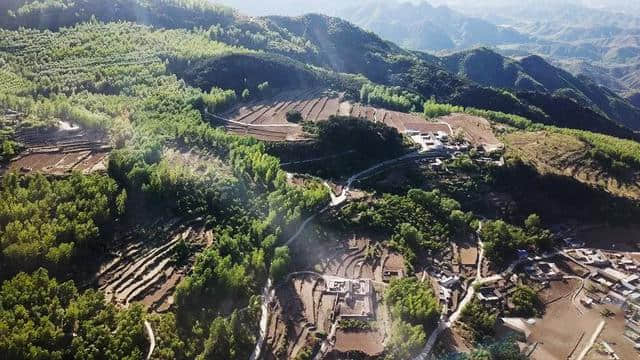 阳光使者 | 绿树村边合，青山郭外斜的小山村