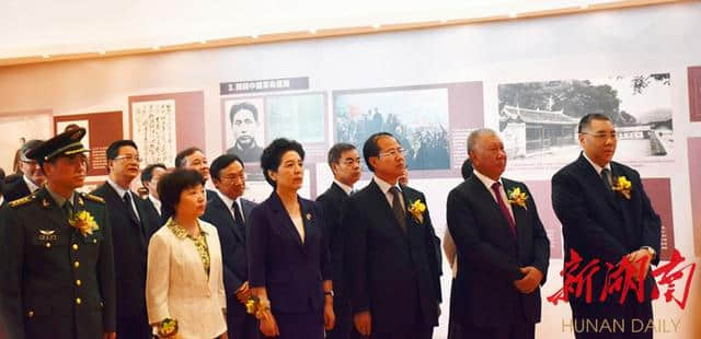 “中国出了个毛泽东”大型图片展在澳门开幕