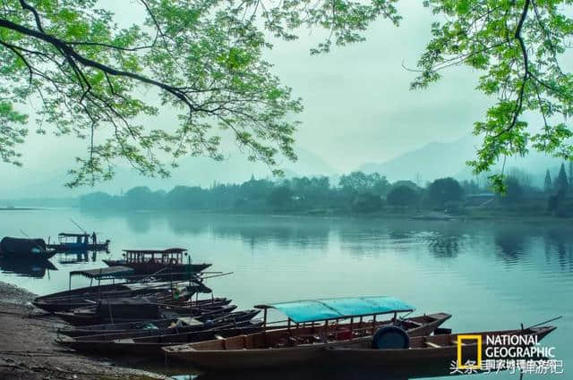 丽水瓯江“古堰画乡”的美真的不负孟浩然：绿树村边合，青山郭外斜