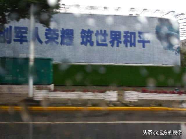 武汉，风雨交加气温降，路上行人欲断魂