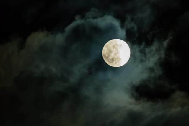 中秋节要赏月，你知道多少关于月亮的诗词名句？句句流传千古哦