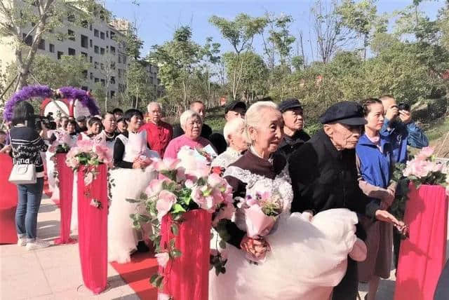 执子之手，与子偕老！宁乡12对金婚老人集体办婚礼